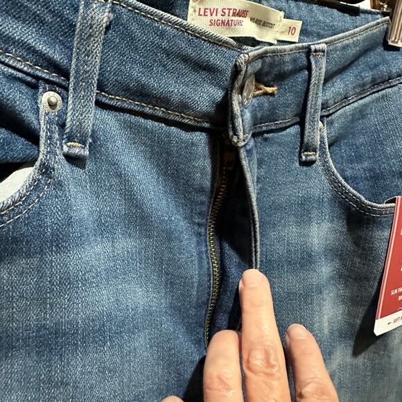 NWT! Levi Strauss Women’s Size 10S/W30/L30 Blue Denim Mid-Rise Bootcut Jean K663 - Picture 9 of 15